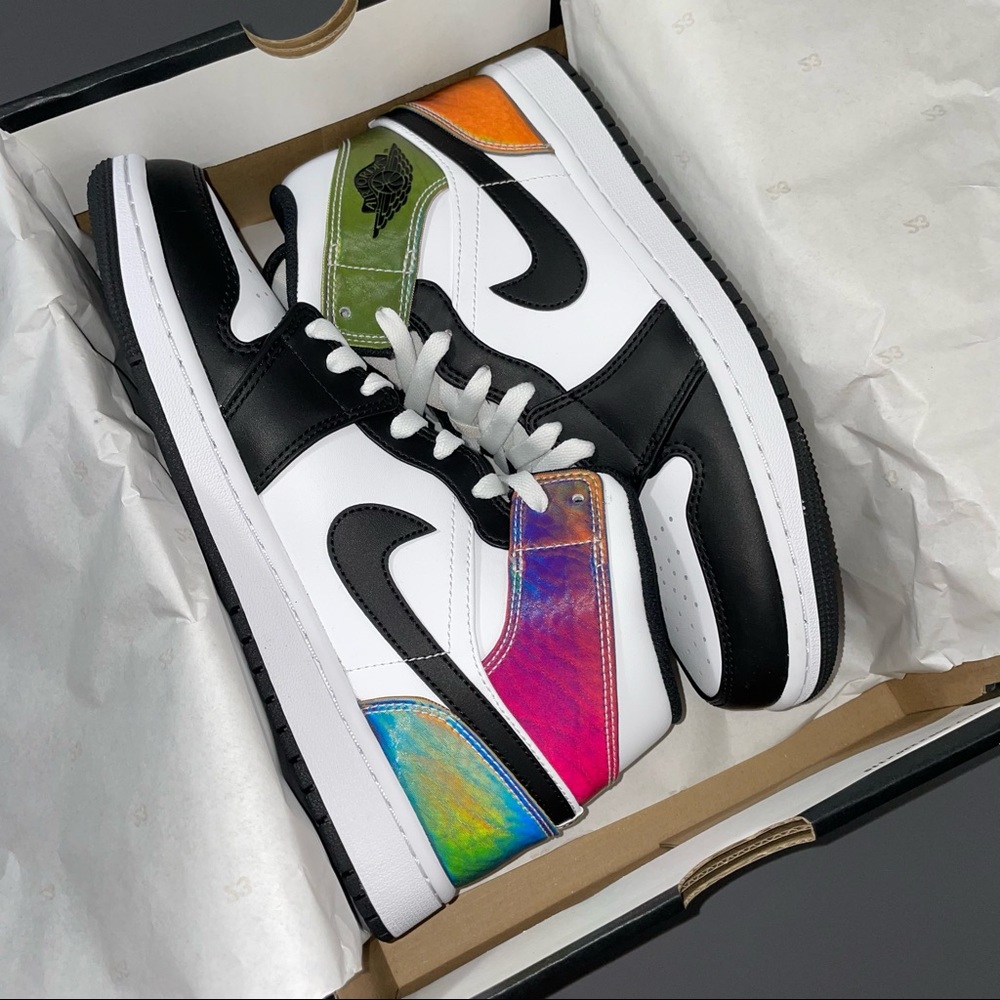 Jordan 1 Mid Heat Reactive